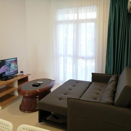 Bayu Emas Apartment By Wellington Resorts บาตูเฟอริงกี ภายนอก รูปภาพ